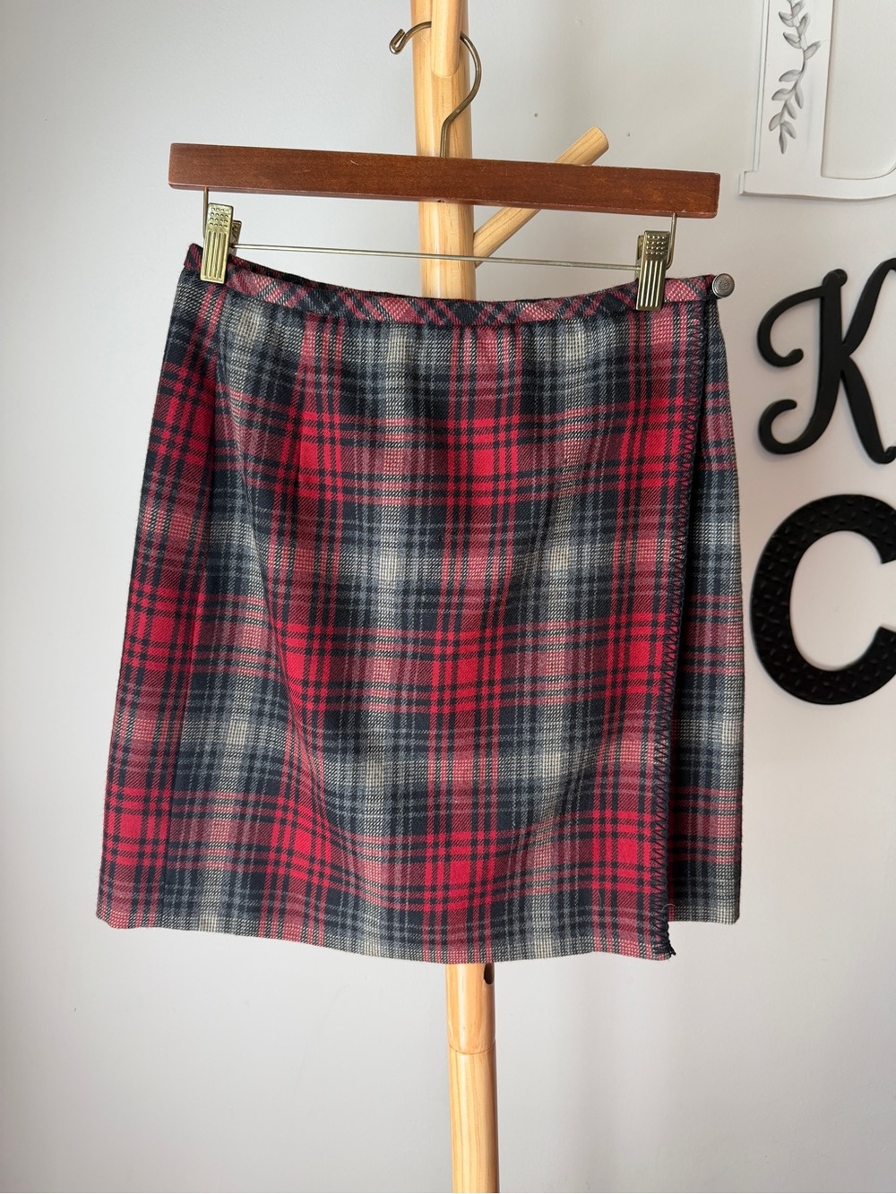 Vntg Eddie Bauer Plaid Wool Wrap Skirt Size 8 Red Black Mini Academia Retro